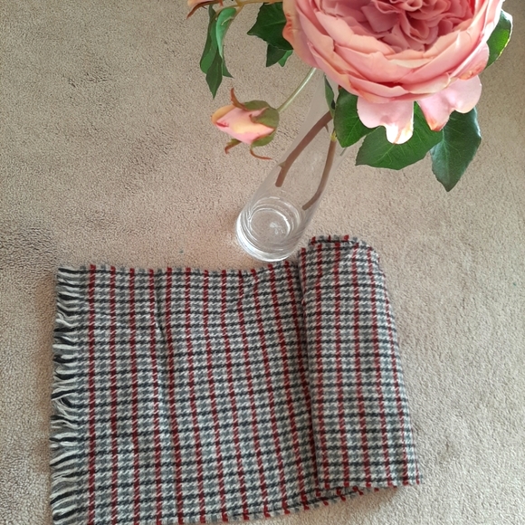 Lambswool tartan scarf - Picture 1 of 3